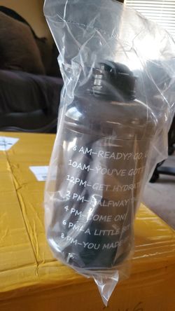 Time maker water bottle 64oz