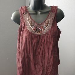 Anne Giorgio xl tank top deep red colored blouse
Nylon 50% & 50% polyester

Red 116A
