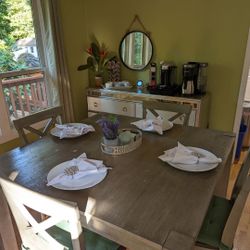 Counter Height Dining Table  And 4 Chairs