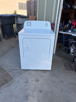 Amana electric dryer in very good working condition.