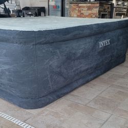 queen air mattress built-in electric pump