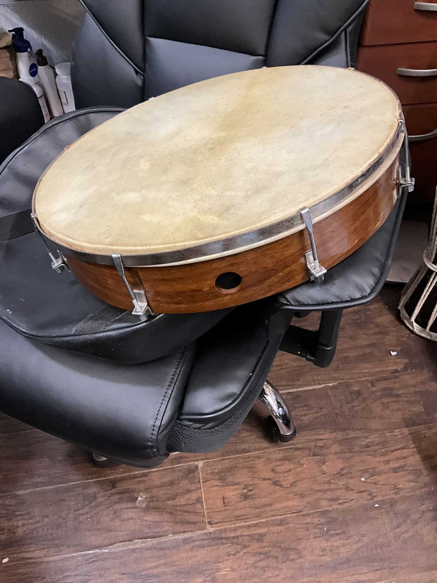 Mid East MFG -18x3.5" Outside Tuneable Cross Bar Sheesham Bodhran w/ Mallet & Bag