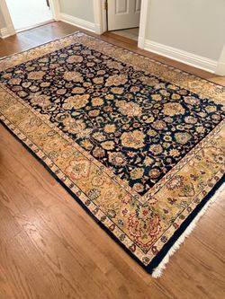 Beautiful Wool Area Rug Small spot with slight amount of wear 6’1” x 111.5” Smoke free household