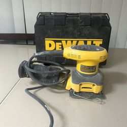 DeWalt D26441 - 1/4 Sheet Corded Electric Palm Sander  With Case Used. Used in good condition with minor cosmetic, blemishes associated with normal us