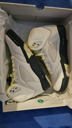 Woman's Air JORDAN 5 size 10 , Mens Size 9
