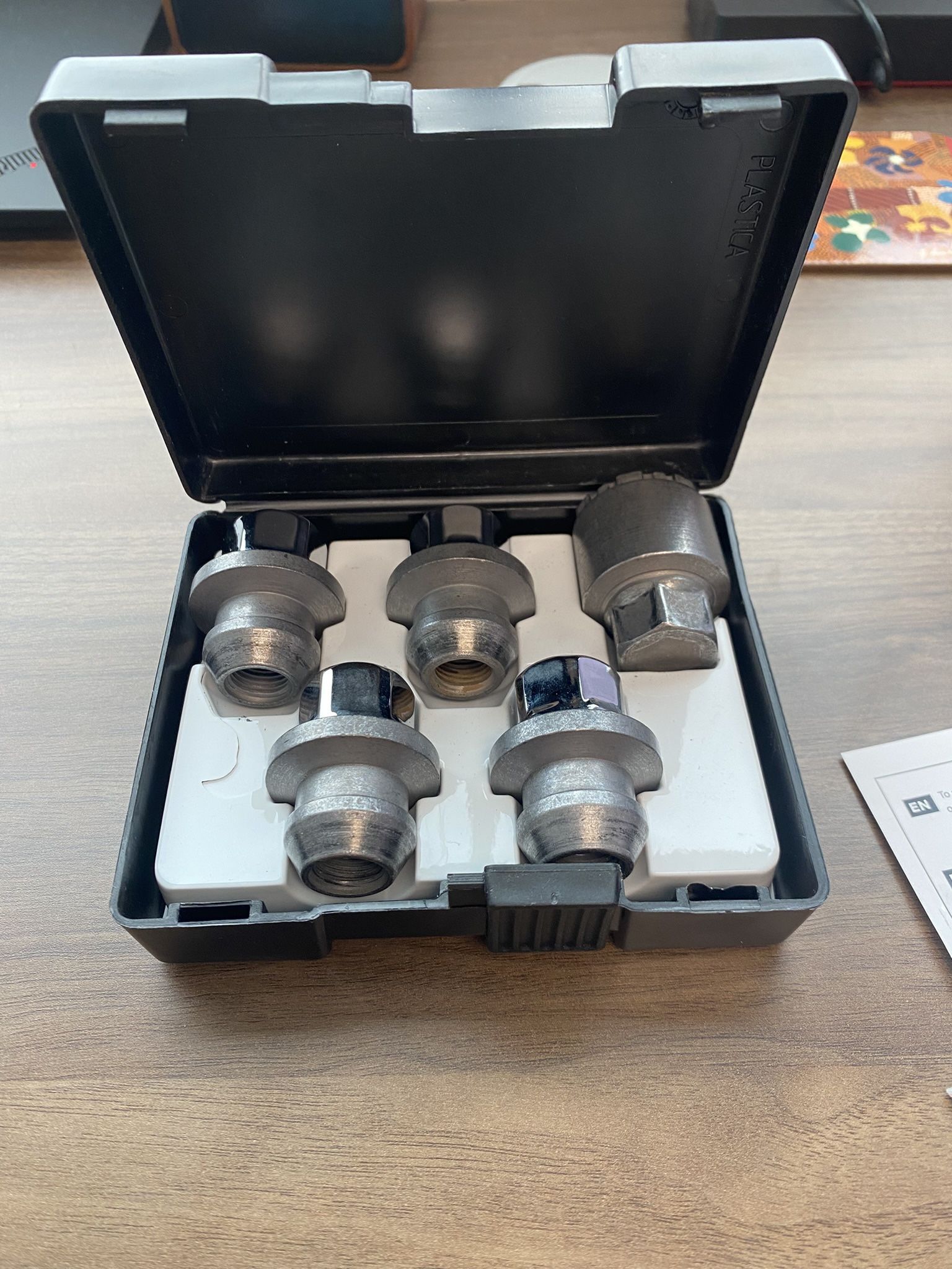 GM SUV and pickup locking Lugnuts