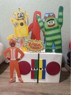 Yo Gabba Gabba birthday party centerpiece