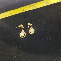 14k Gold Pearl And Diamond Earrings 1.8g