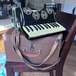 Sylvania Accordion Black Made in Italy Vintage Model 88 with Case