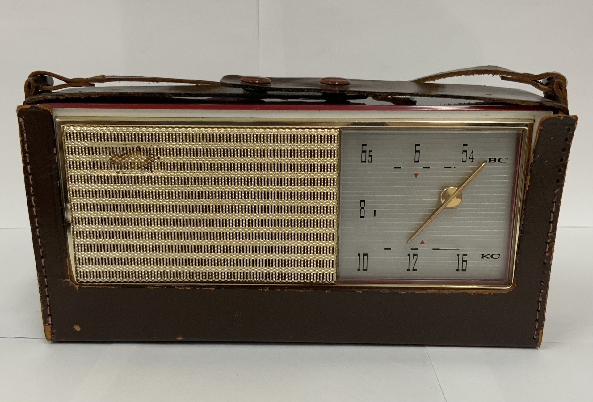 Super Fringe Channel Master Transistor Radio Red White Tested and Working