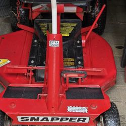 DISC DRIVE 6 Speed "small gate access" SNAPPER RIDING MOWER- A "FOREST GUMP" PERFECT CONDITION .   