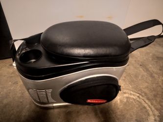 Rubbermaid cooler and warmer for food and beverages
