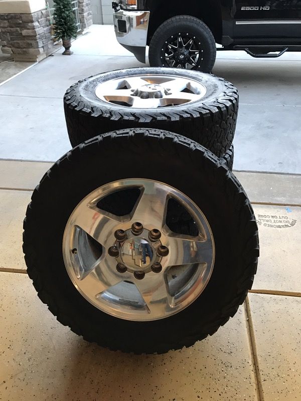 Stock 8 lug Chevy duramax rims 285 65 20