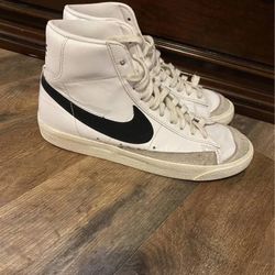 Nike Blazer Mid '77 Size 7
