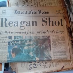 Detroit Newspaper Regan Got  ẞhot