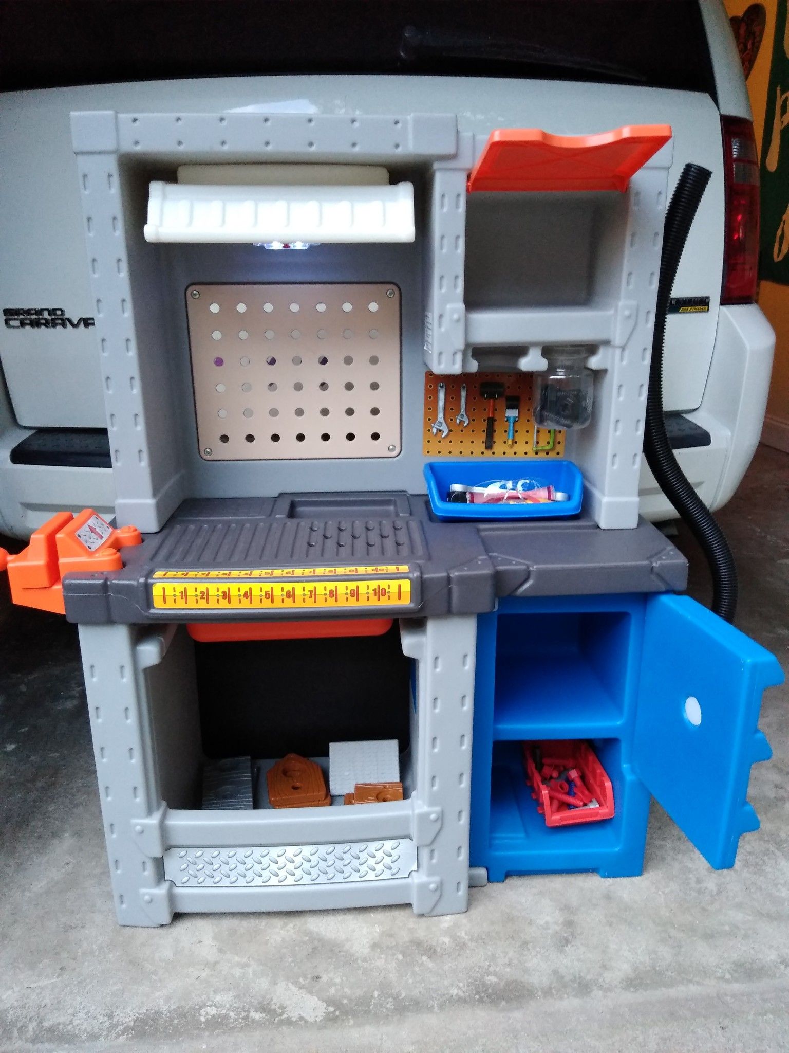 Step2 Deluxe Toy Workshop / Tool Bench