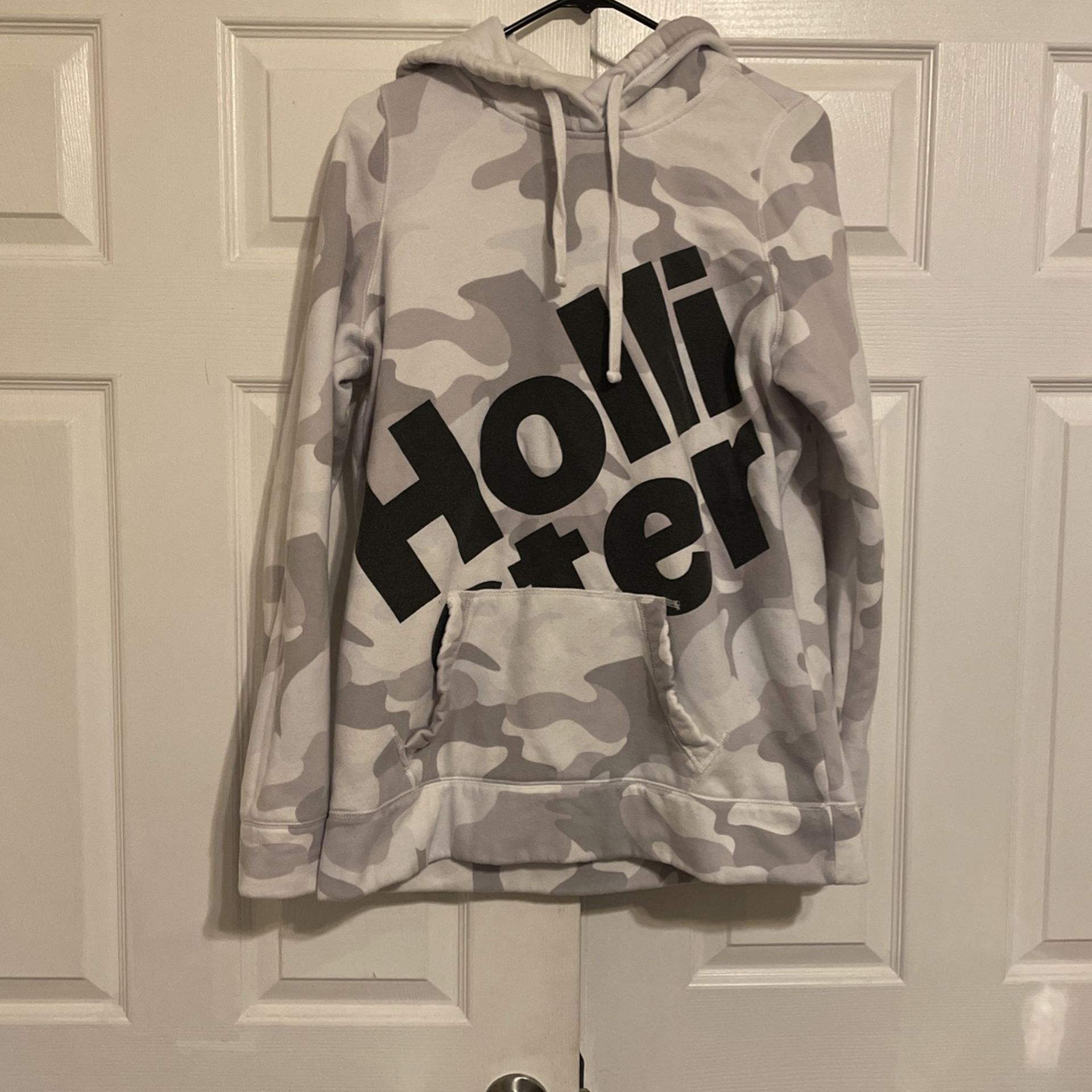 Hollister, Hoodie, Sweatshirt, Men’s Size Medium, White/Gray/Light Gray Camo In Great Condition