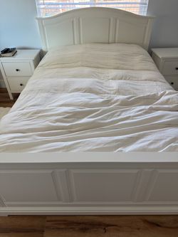 Queen Bed White with Mattress
