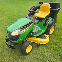 John Deere D160 Riding Lawn Tractor with Bagger