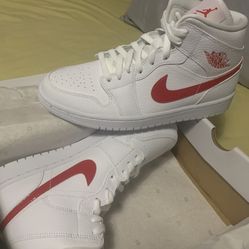 New Jordan 1 Mid Size 8.5 In Man 10 In Woman 