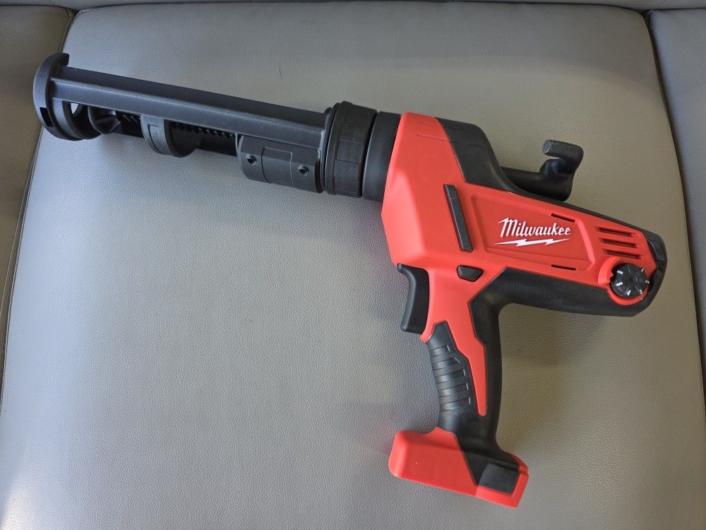 Milwaukee M18 Cordless 10 oz. Caulk and Adhesive Gun (Tool-Only)