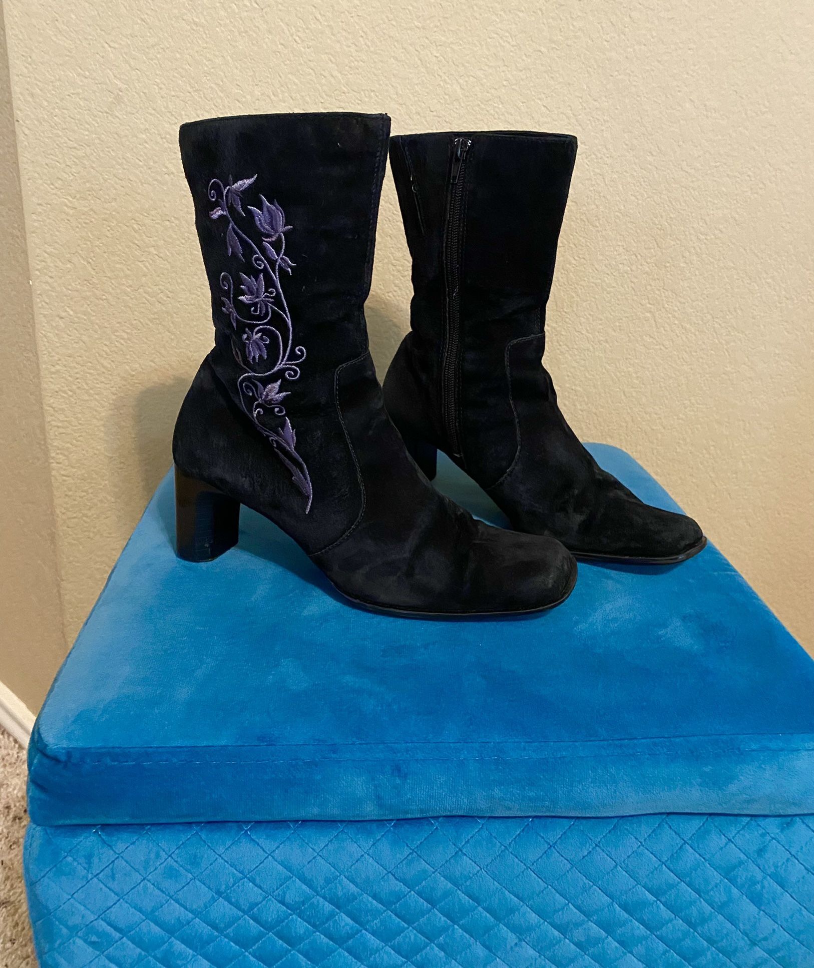 Cute Women Boots Size 8 $10