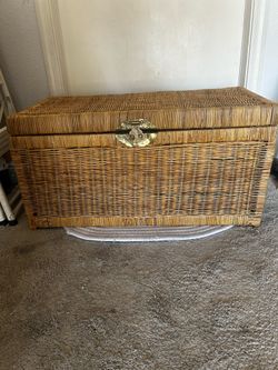 Wicker storage chest