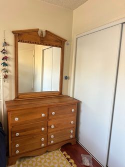Dresser with Mirrow