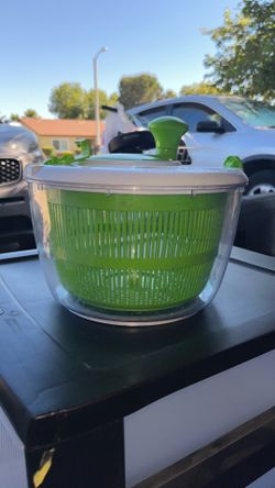 Large bowl for salad spinning/ washing