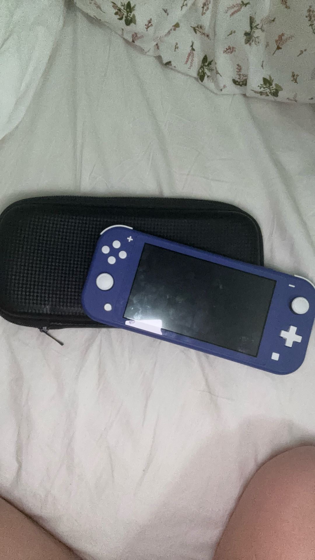 Nintendo Switch Lite + Case