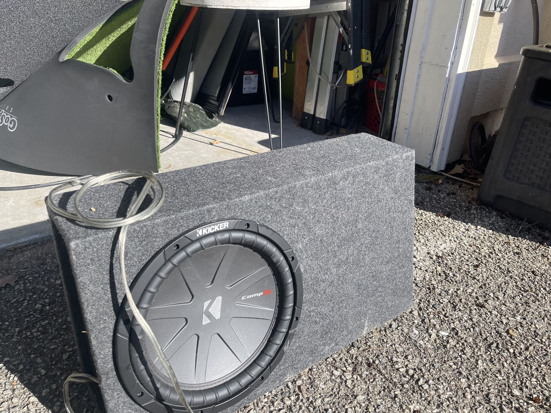 Kicker Comp R Sub 12”, 25” Box Used. No Amp