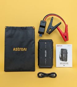 AstroAI S8 Arrancador, de hasta 1500A para Gasolina de 6.0L/diésel de 3.0L, incluye arrancador de carro de 1500 amperes pinzas de arranque, bolsa y ca