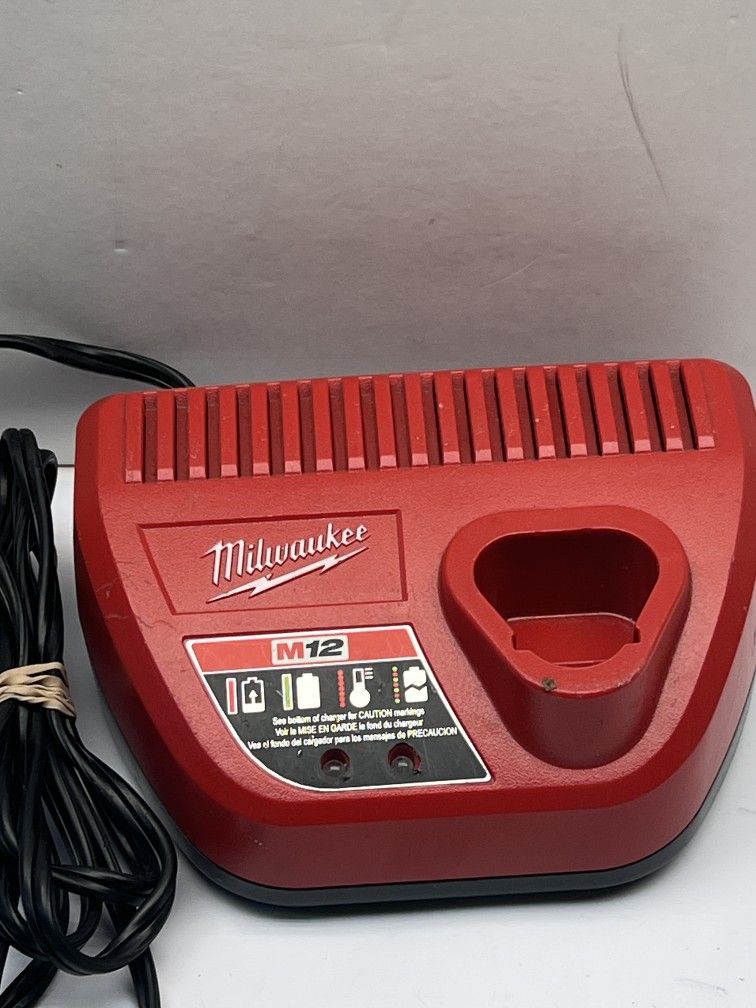 Tools Milwakee Charger (2421)