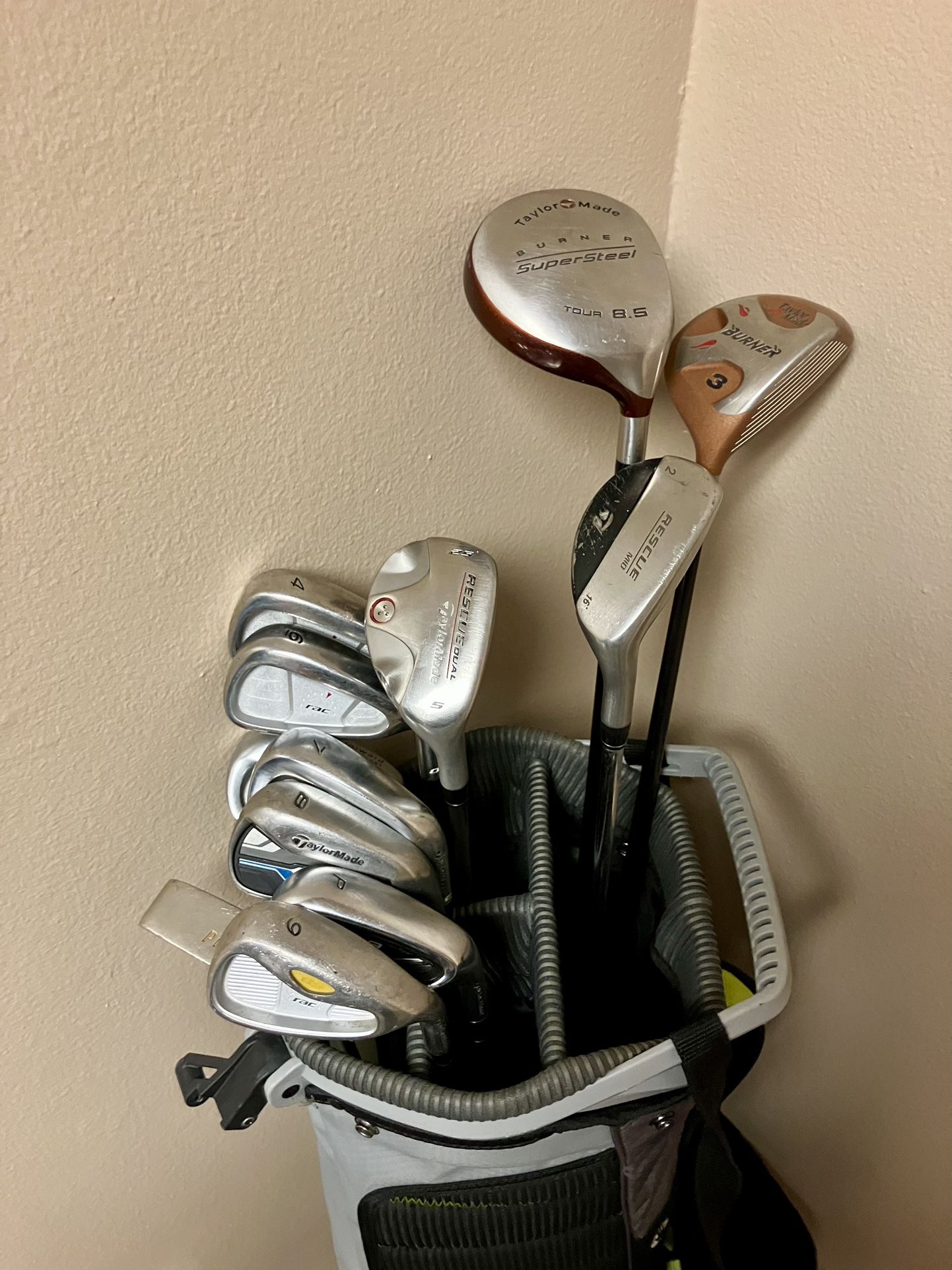 TaylorMade Golf Clubs Set