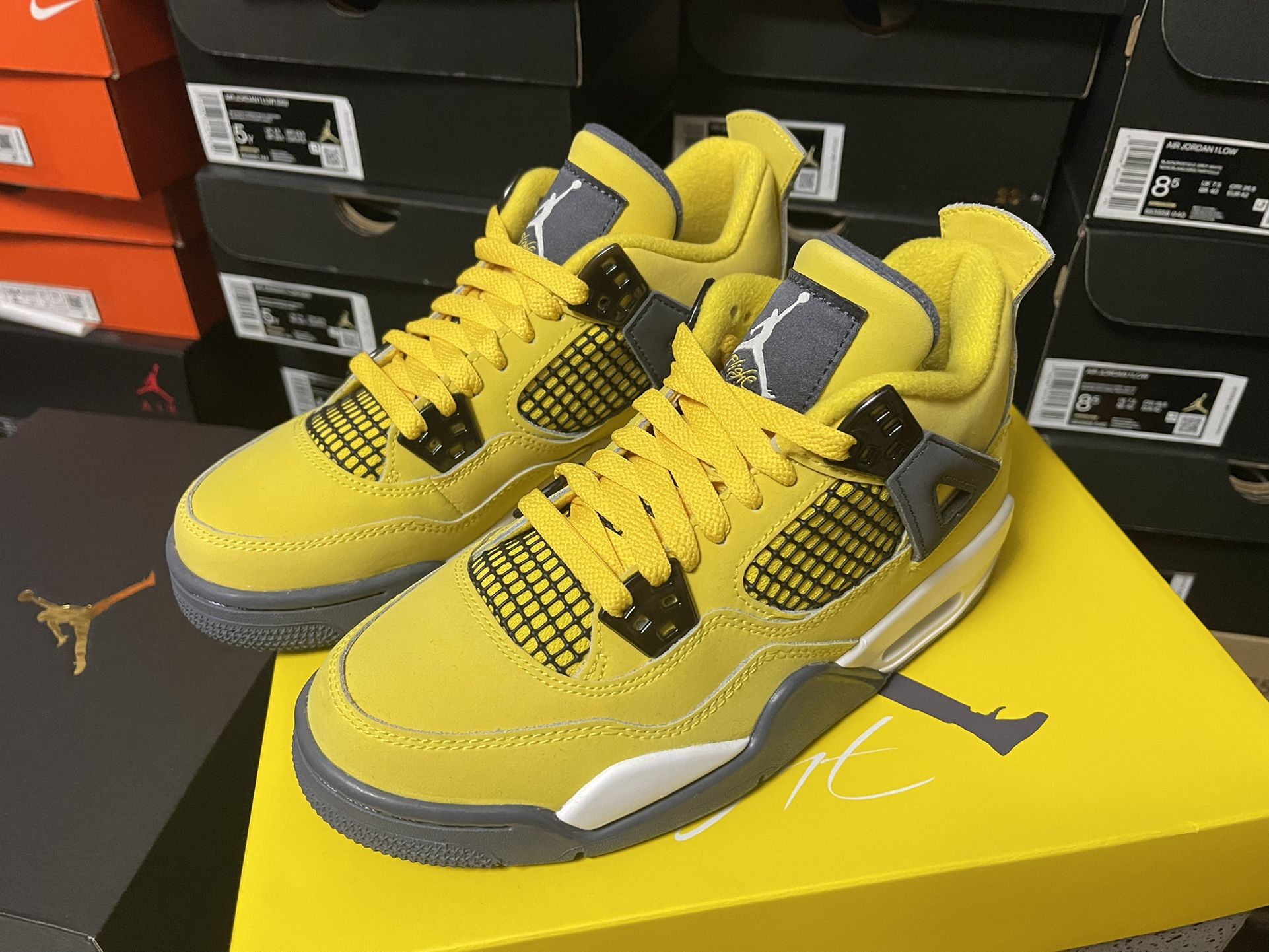 Air Jordan 4 Retro “lightning”