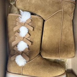 Koolaburra by UGG Women's Victoria Short Fashion Boot Size 8