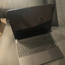 iPad Pro 13” M4 Oled W/ Magic Keyboard