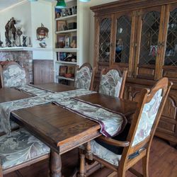 Vintage Burlington Solid Oak Dining table Lighted China Hutch 6 Chairs 2 Leafs Made In USA 