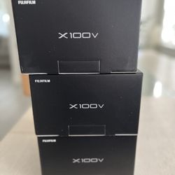 FUJIFILM X100v Silver