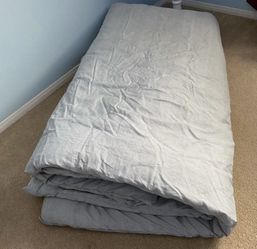 Kenneth Cole King Comforter. Reversible Grey Snake Skin Pattern (2 Shams) 90x104