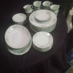 Fine Porcelain China Diane 38 Pieces Total