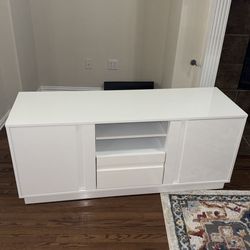Linear 56” White Wood Tv Stand VERY CLEAN!!!!
