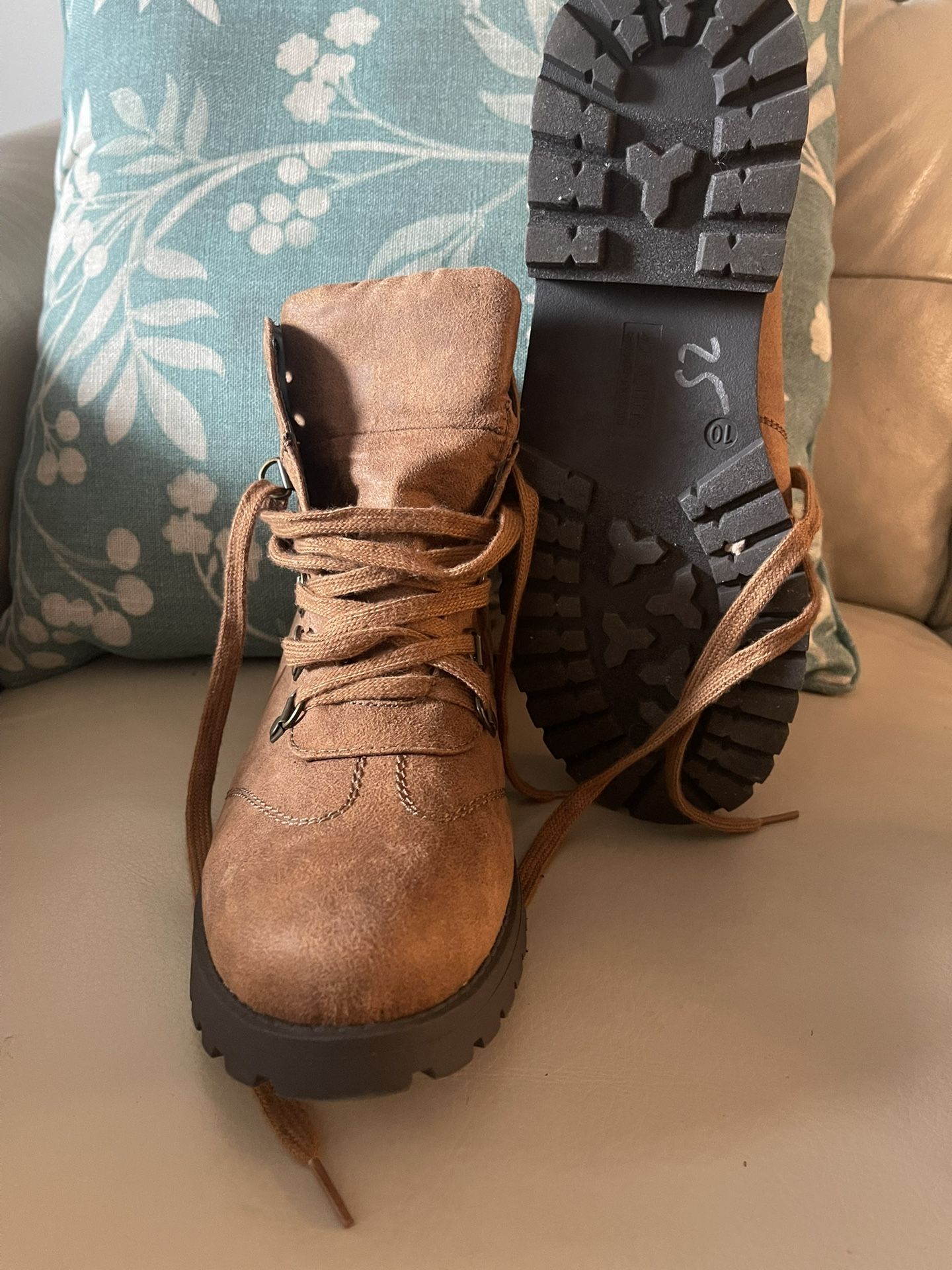 New White Mountain Boots