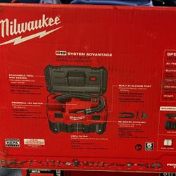 Milwaukee M18 2 Gallon Wet Dry Vaccum