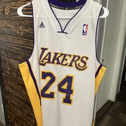 Men’s Laker’s Jersey Size Medium