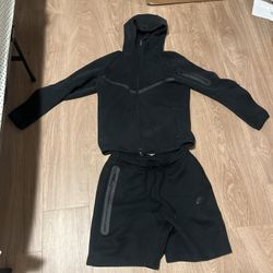 Nike Tech Hoodie N Shorts Black
