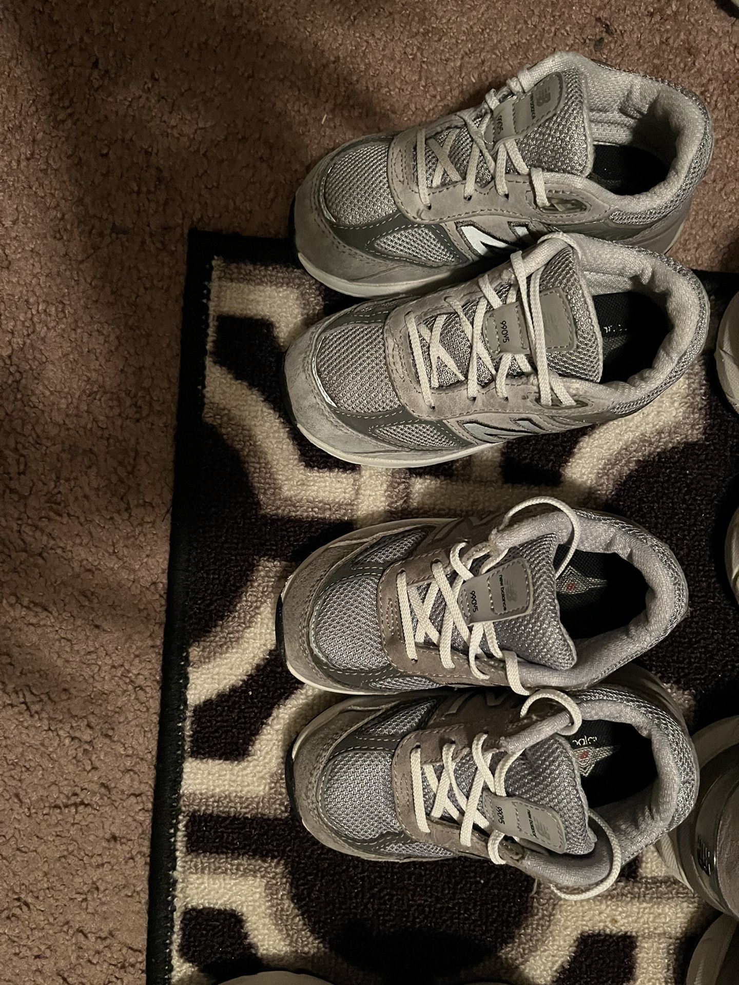 New Balance 990 V5 Little Kids Sizes 4, 8, 9, 10) 2.5 The Largest “Big Kids Size 3.5, & 7y Only) ,$40, $35 What Size?👈🏽👇🏽