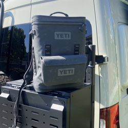 YETI Hopper BackFlip 24 Soft Sided Backpack Cooler - Charcoal