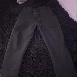 Essential Sweats (black size small)