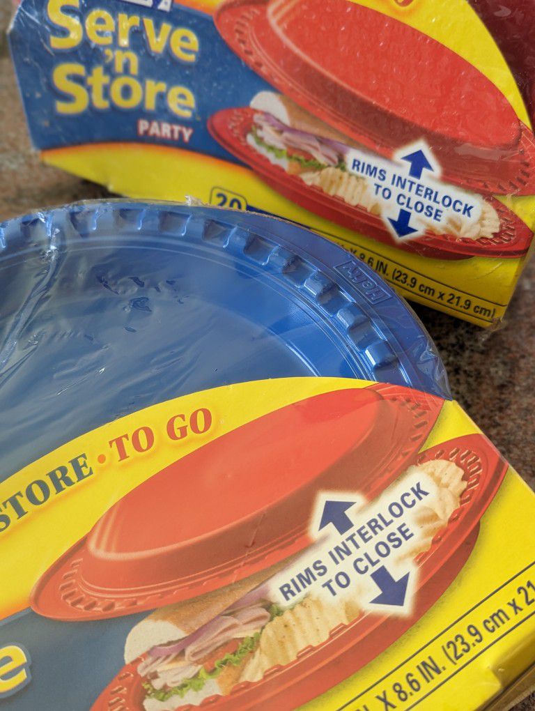 2 Hefty Serve 'n Store Interlocking Plates 20 Plates Each Pack $30 for Sale  in New Haven, CT - OfferUp